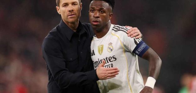 مدرب ريال مدريد تشابي ألونسو يرد على تجاهل فينيسيوس جونيور