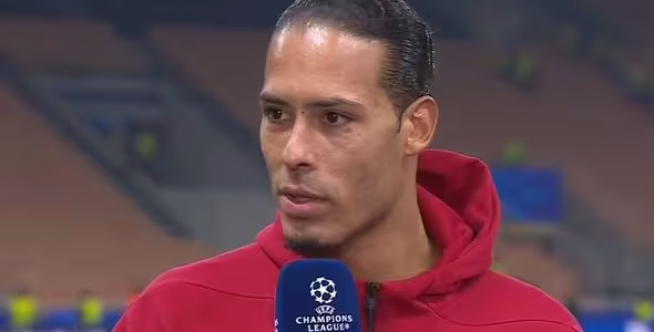 فيرجيل فان دايك يكسر صمته بشأن الخلاف بين محمد صلاح وأرني سلوت