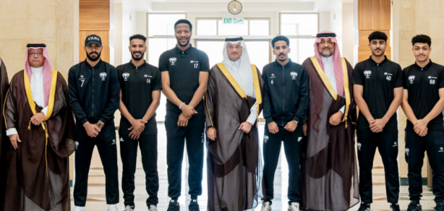 محافظ الأحساء يكرم نادي هجر بعد العودة إلى دوري يلو: إنجاز يجسد طموحات رؤية 2030