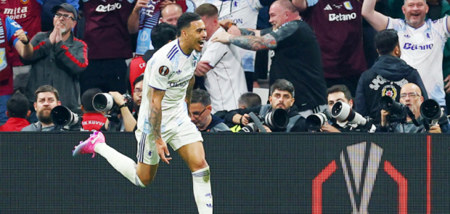 رسمياً.. يويفا يتوج مورجان روجرز بجائزة أفضل لاعب في الدوري الأوروبي بعد إنجاز أستون فيلا التاريخي
