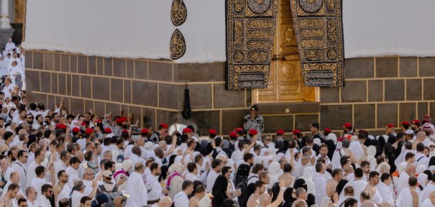 وسط أجواء إيمانية مهيبة.. حجاج بيت الله الحرام يؤدون طواف الإفاضة بالمسجد الحرام