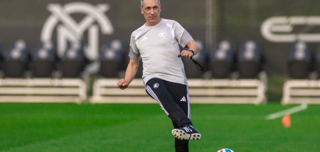 تحضيرات الأخضر لمواجهة الإكوادور: جورجيوس دونيس يفتح تدريبات المنتخب السعودي في نيويورك