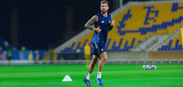 رسمياً.. إينيجو مارتينيز يقرر الاستمرار مع النصر ويفعل بند التمديد