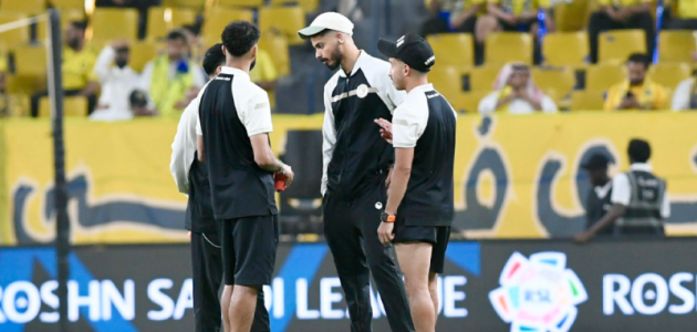 خطة دفاعية لإنقاذ الموسم.. كيف يخطط كاريلي لتأمين بقاء ضمك في مواجهة النصر الحاسمة؟
