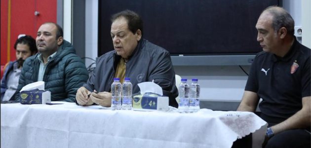 بكلمات حماسية.. رئيس سيراميكا كليوباترا يشعل حماس لاعبيه قبل موقعة الزمالك الحاسمة في الدوري