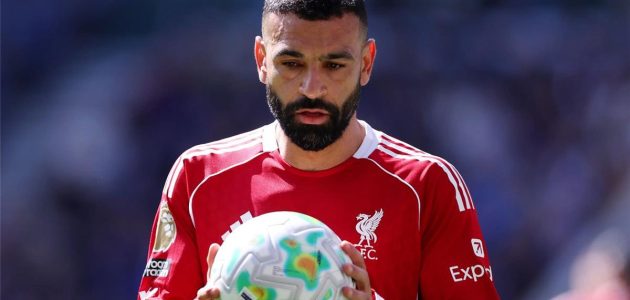 مخطط مدروس أم عفوية؟ صحفي إنجليزي يفجر مفاجأة مدوية حول علاقة محمد صلاح وأرني سلوت