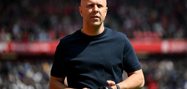 ليفربول يدرس إقالة آرني سلوت ويستقر على بديله المفاجئ في الدوري الإنجليزي