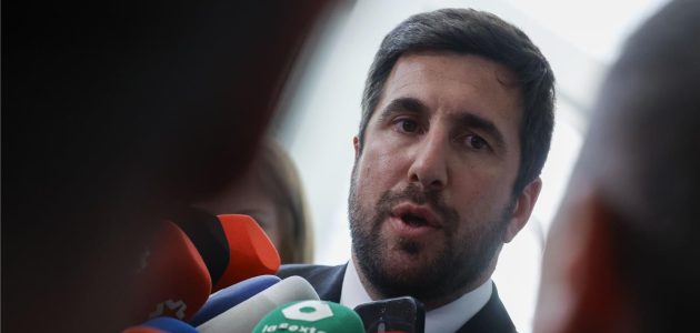 عاجل ورسمياً.. إنريكي ريكيلمي يعلن ترشحه لانتخابات رئاسة ريال مدريد ويتحدى بيريز