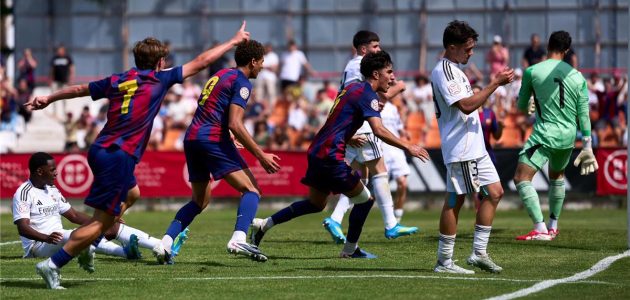 ماذا قدم المصري حمزة عبد الكريم في كلاسيكو برشلونة وريال مدريد تحت 19 عامًا؟