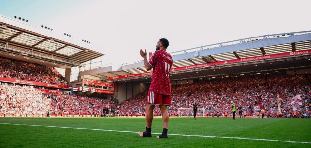 دموع الوداع في الأنفيلد.. محمد صلاح يودع ليفربول بمشهد تاريخي مؤثر أمام الجماهير