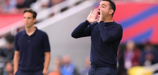 مساعد تشافي يكسر صمته: تعرضنا للظلم في برشلونة وهذا هو سر عظمة الأسطورة