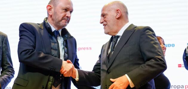 قرار رسمي من تيباس ولوزان يحسم مشهد التتويج في كلاسيكو برشلونة وريال مدريد