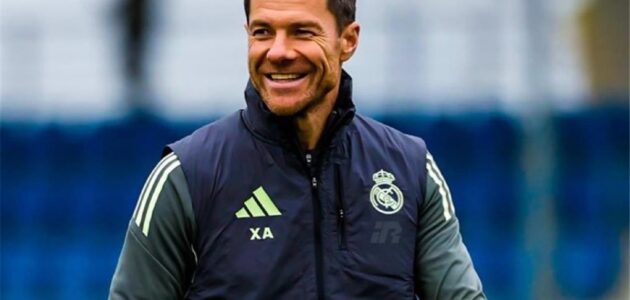 ليفربول يطرق أبواب ريال مدريد.. هل يكون تشابي ألونسو المنقذ من جحيم آرني سلوت؟