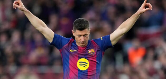 ليفاندوفسكي يثير الجدل حول مستقبله مع برشلونة بعد حسم لقب الدوري الإسباني