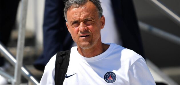 رد فعل لويس إنريكي على تتويج برشلونة بلقب الدوري الإسباني بعد حسم الكلاسيكو