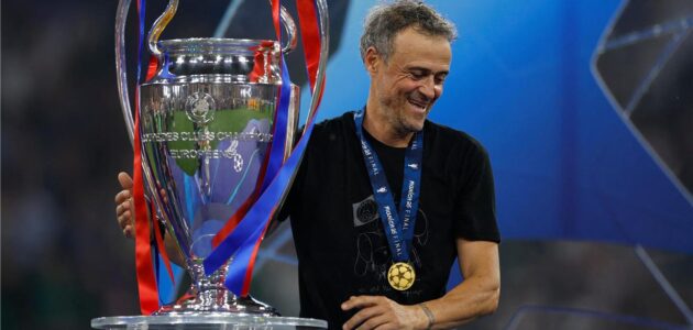 لويس إنريكي يثير الغموض حول مستقبل برادلي باركولا.. هل يقترب من ليفربول؟