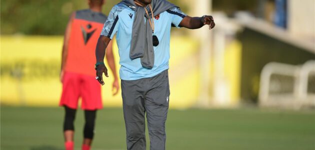 مدرب اتحاد العاصمة يتحدى الزمالك: “الجماهير لا تسجل أهدافاً” وسنرفع الكأس من قلب القاهرة
