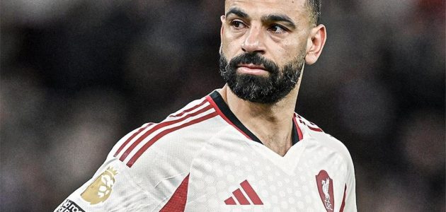 جاري نيفيل يفتح النار على محمد صلاح: “ألقى قنبلة يدوية” وتصرفه غير لائق تجاه ليفربول