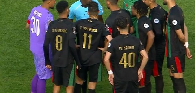 أزمة تقنية تُربك نهائي دوري أبطال أفريقيا.. تعطل “الفار” يؤخر انطلاق الشوط الثاني بين صن داونز والجيش الملكي