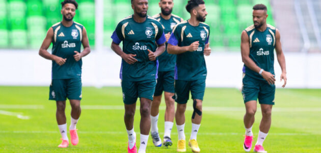 جورجيوس دونيس يغيّر استراتيجية الأخضر قبل مواجهة الرأس الأخضر