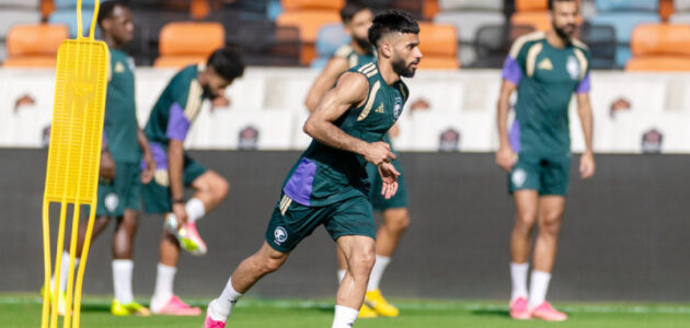 جورجيوس دونيس يُعدّ خطة جديدة: سلطان مندش أساسياً أمام الرأس الأخضر في كأس العالم