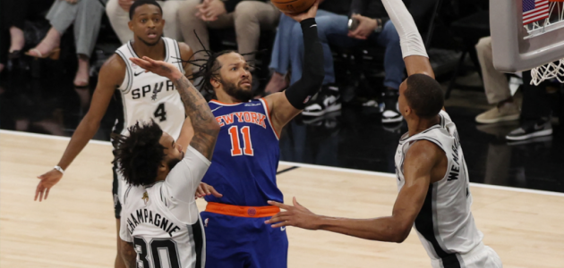 نيويورك نيكس يصمد أمام سان أنتونيو سبيرز ويقترب من اللقب التاريخي في دوري NBA