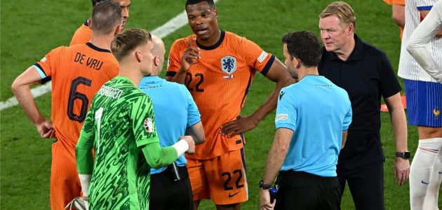 كومان يعلق على اقتراب دينزل دومفريس من ريال مدريد: تمنيت رؤيته في برشلونة