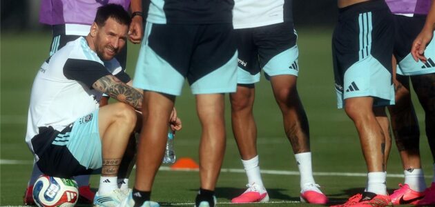 دفعة قوية لـ منتخب الأرجنتين.. عودة ليونيل ميسي للتدريبات قبل الدفاع عن لقب كأس العالم