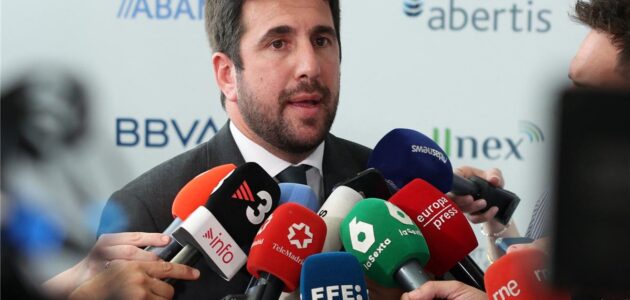 ريكيلمي يفجر مفاجأة مدوية: يورجن كلوب مدرباً لريال مدريد وراؤول مديراً رياضياً حال فوزه بالانتخابات
