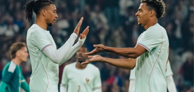 هاتريك مايكل أوليس يقود فرنسا لاكتساح أيرلندا الشمالية بثلاثية قبل صدام السنغال المونديالي
