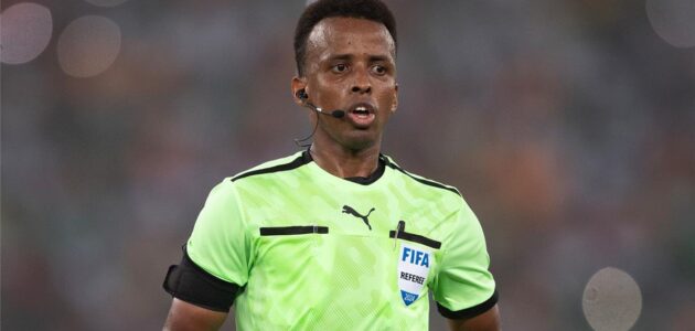 موقف حاسم من فيفا بعد منع الحكم الصومالي عمر عبد القادر أرتان من دخول أمريكا قبل كأس العالم 2026