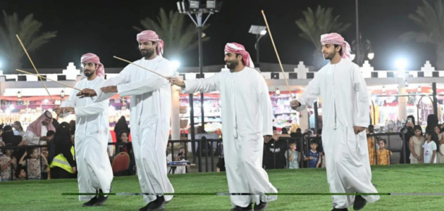 فرقة العضيد العُمانية تlights مهرجان رفحاء للتسوق والترفيه