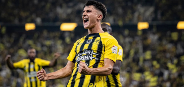 أوناي هيرنانديز في جدة: برنامج خاص للاعب الاتحاد قبل قرار الانتقالات
