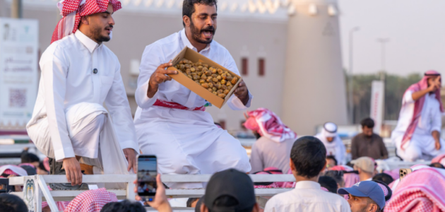 200 دلّال يضبطون سوق التمور في كرنفال بريدة: كيف تُعيد الأسعار مسارها؟