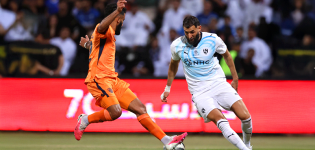 كريم بنزيما يترك الهلال قبل الأوان: 7 أشهر، 10 أهداف، 3 هاتريكز، والفرق في صدمة