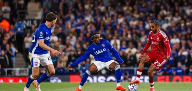 ليفربول يسطع في الدوري الإنجليزي: فوز 2-0 على إيبسويتش تاون يرفعهم إلى المركز الخامس